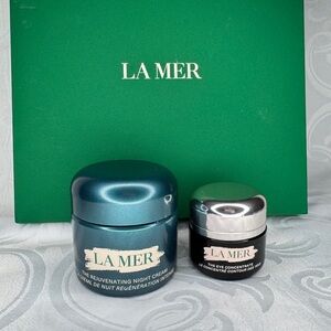 La Mer Skincare Duo in Blue and Black